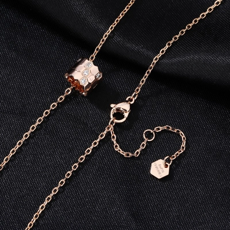 Breathable Chaumet Necklaces 208842