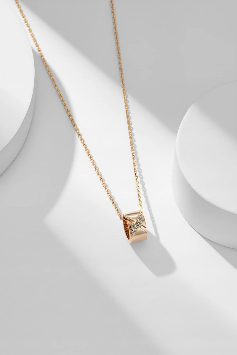 Minimalist Chaumet Necklaces 208114