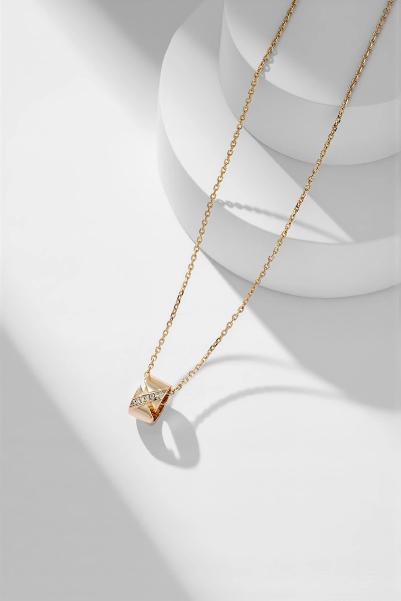 Minimalist Chaumet Necklaces 208114