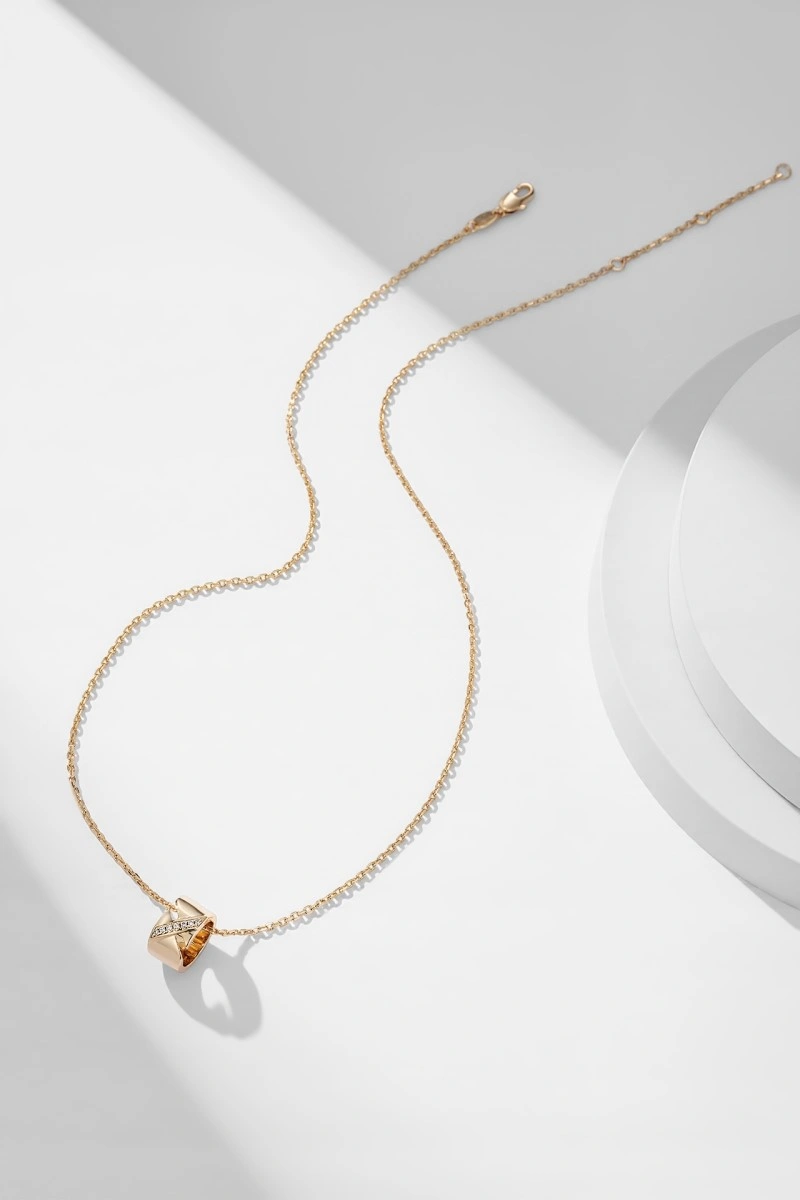 Minimalist Chaumet Necklaces 208114