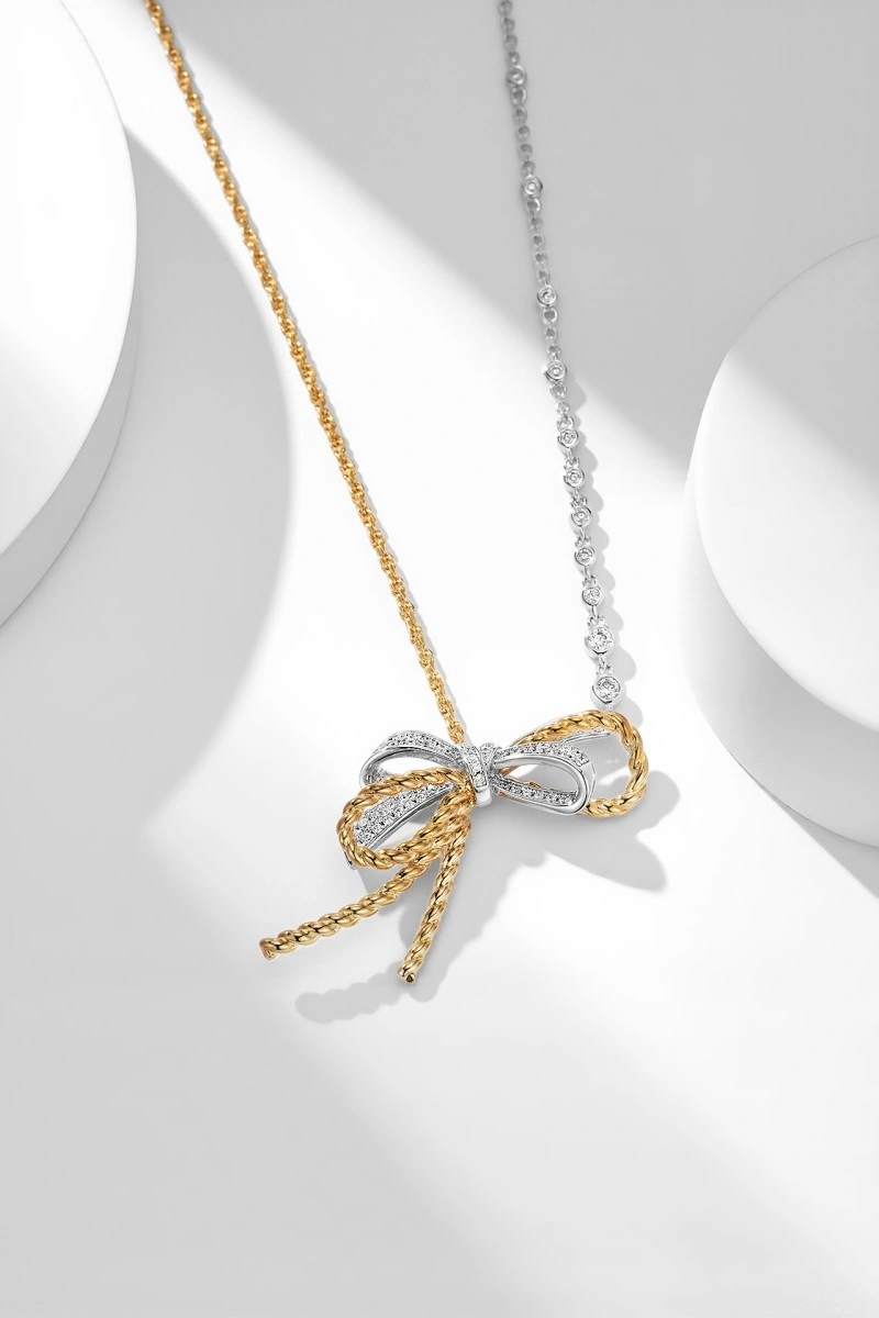 Minimalist Chaumet Necklaces 208125