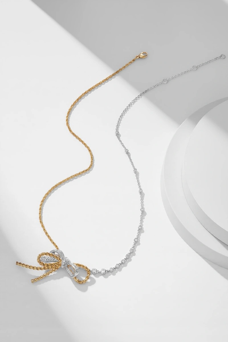 Minimalist Chaumet Necklaces 208125