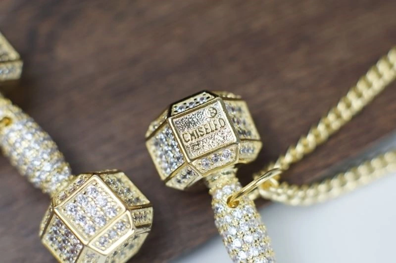 Snug Chiseled Necklaces 209431