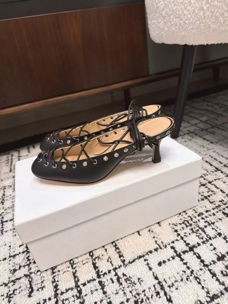 Minimalist Chloe Sandals 6539