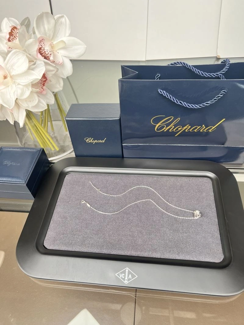 Contemporary Chopard Necklaces 212648