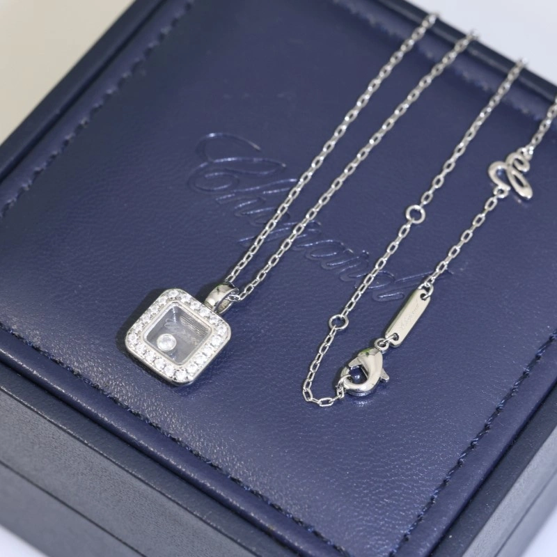 Contemporary Chopard Necklaces 208103