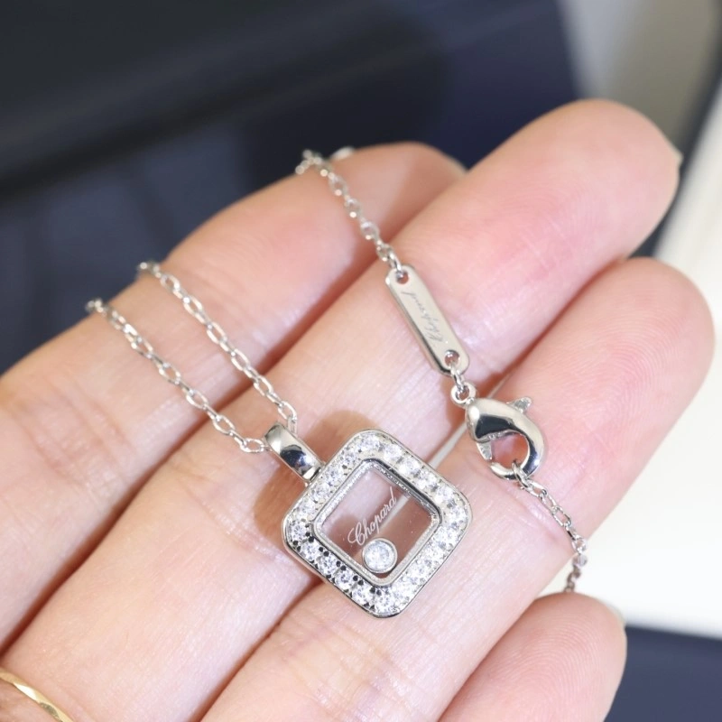 Contemporary Chopard Necklaces 208103