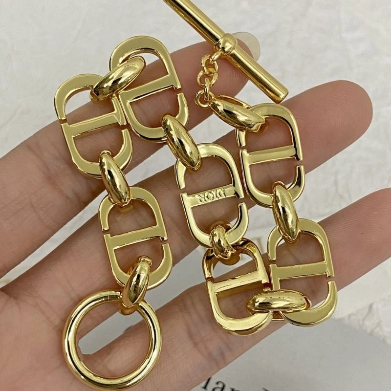 Timeless Christian Dior Bracelets 236057