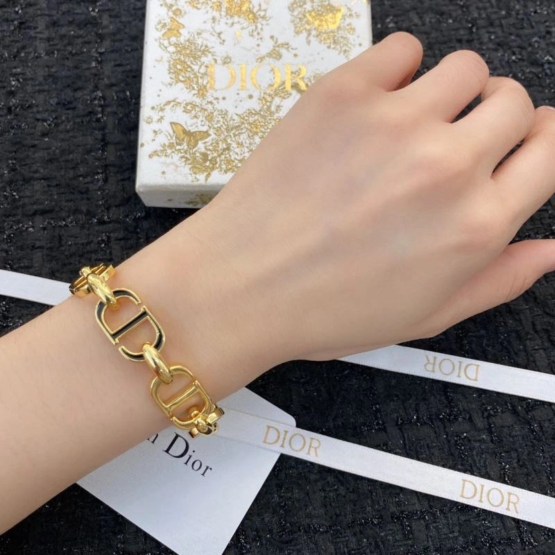 Timeless Christian Dior Bracelets 236057