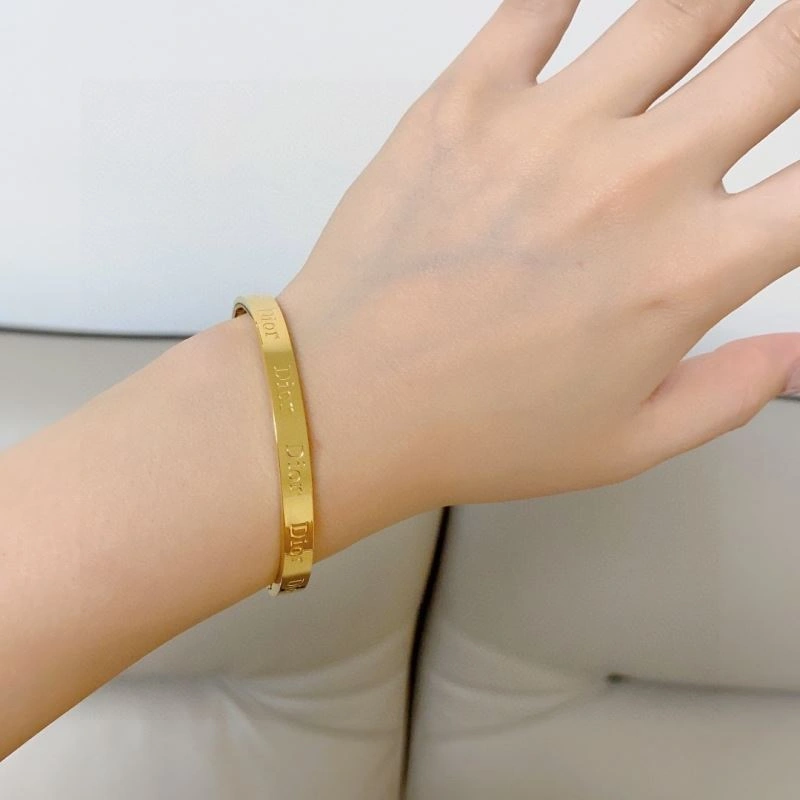 Snug Christian Dior Bracelets 236054