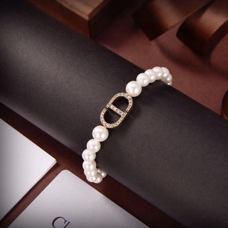 Elegant Christian Dior Bracelets 236385