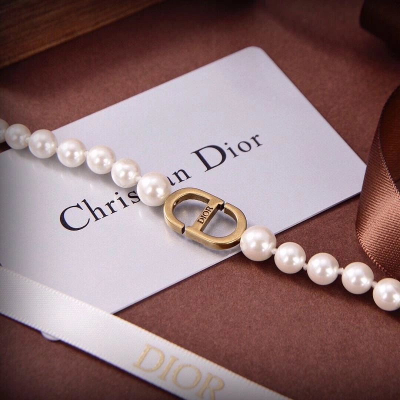Elegant Christian Dior Bracelets 236385
