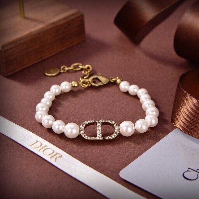 Elegant Christian Dior Bracelets 236385