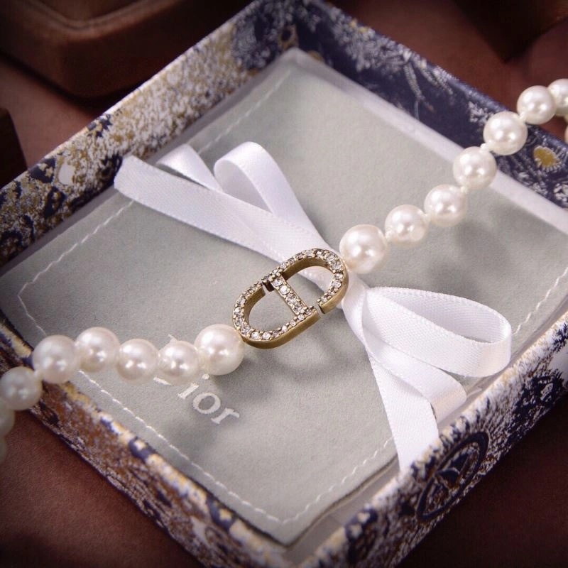 Elegant Christian Dior Bracelets 236385