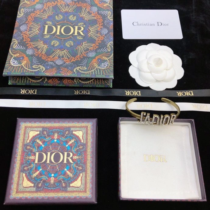 Minimalist Christian Dior Bracelets 236200