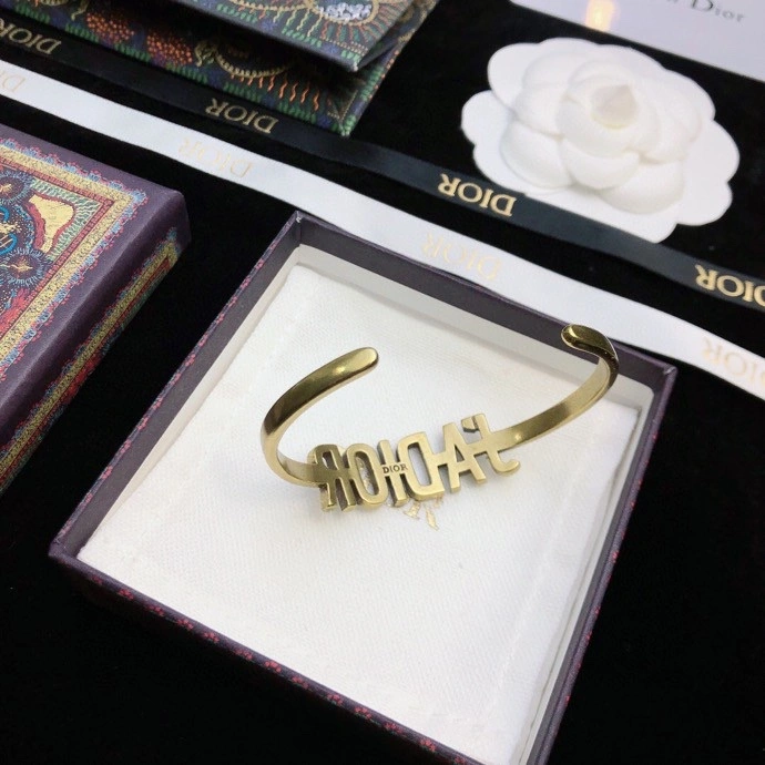 Minimalist Christian Dior Bracelets 236200