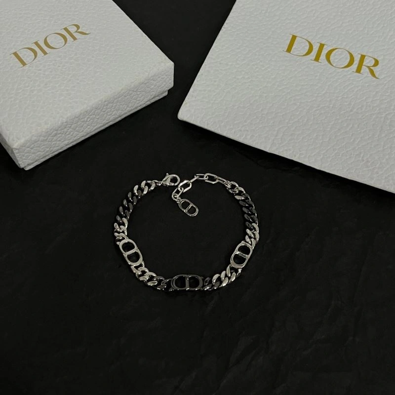 Comfortable Christian Dior Bracelets 235694