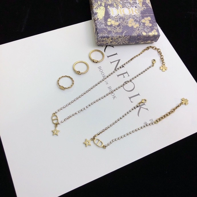 Premium Christian Dior Bracelets 235689