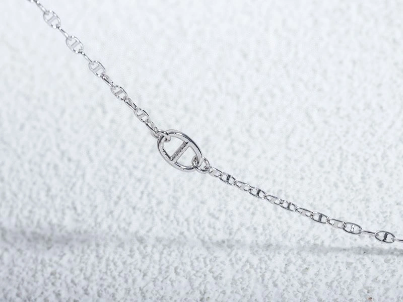 Supportive Christian Dior Bracelets 235679
