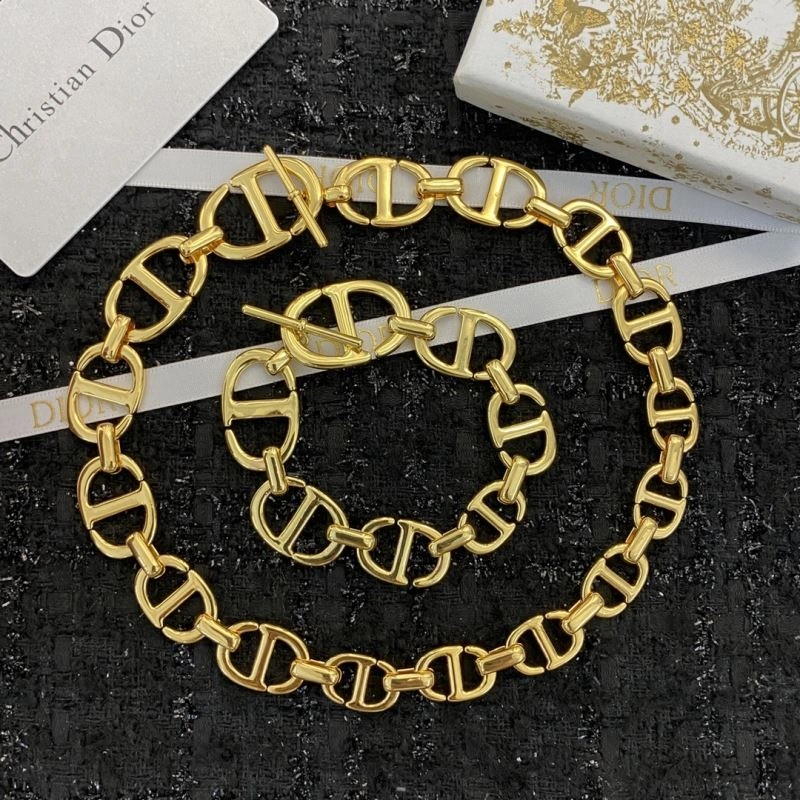 Bold Christian Dior Bracelets 235419