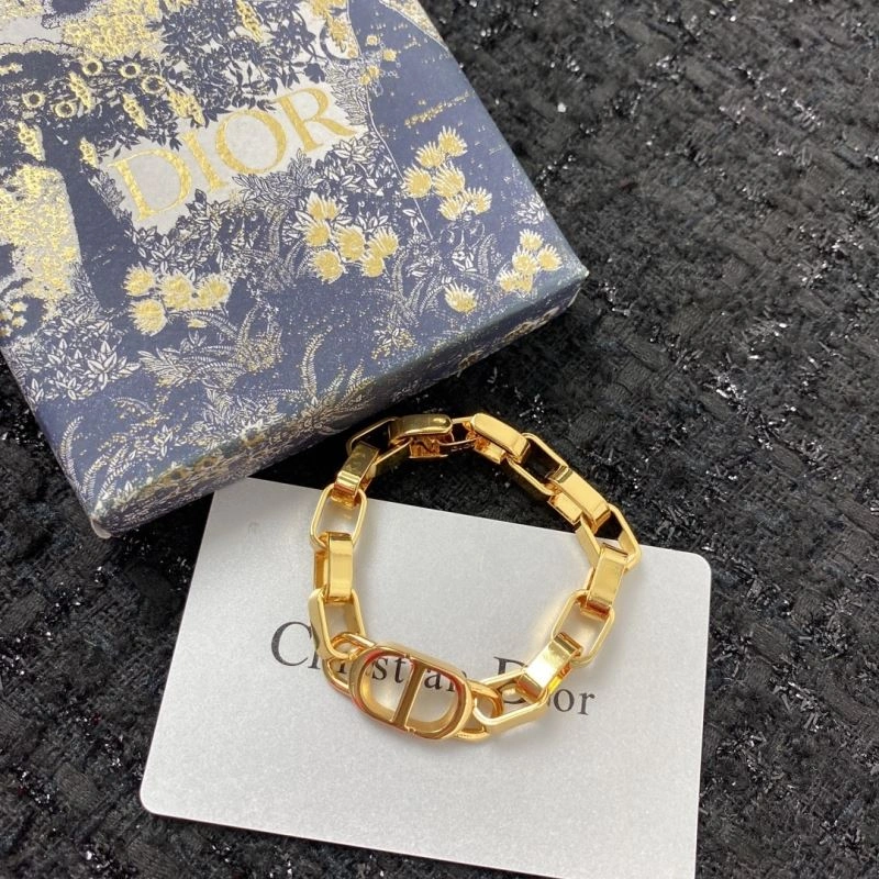 Bold Christian Dior Bracelets 235420