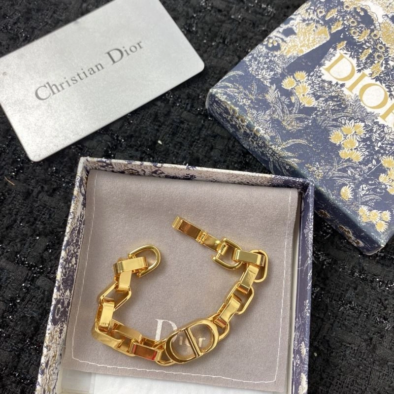 Bold Christian Dior Bracelets 235420