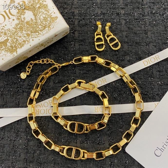 Bold Christian Dior Bracelets 235420