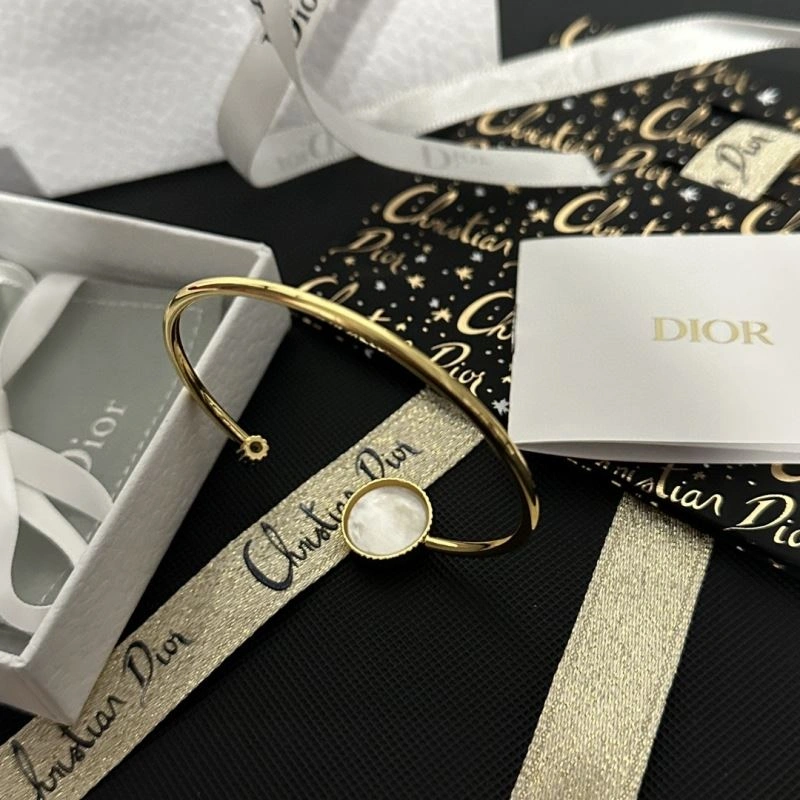 Reliable Christian Dior Bracelets 235386