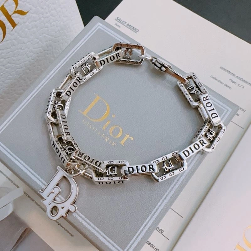 Stylish Christian Dior Bracelets 235391