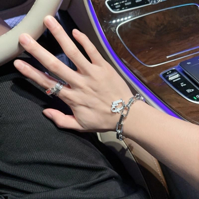 Stylish Christian Dior Bracelets 235391