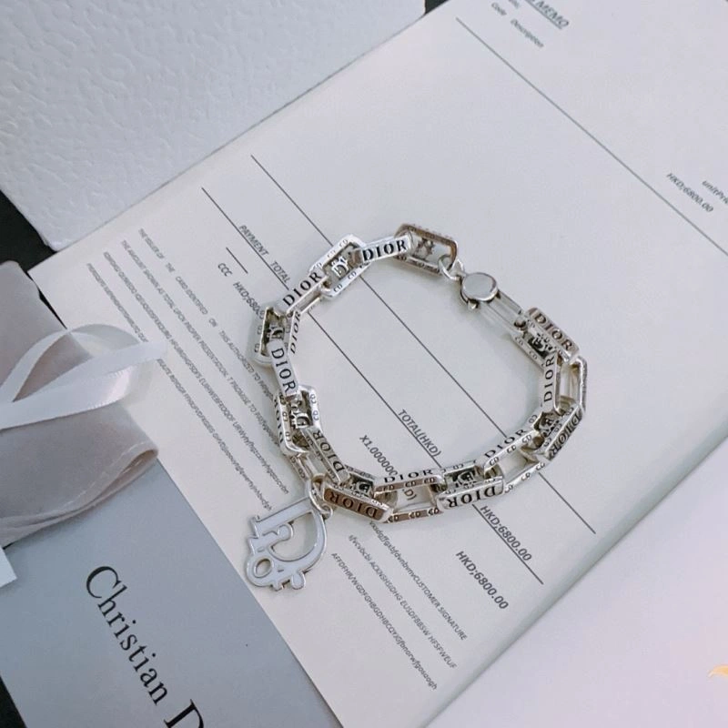 Stylish Christian Dior Bracelets 235391