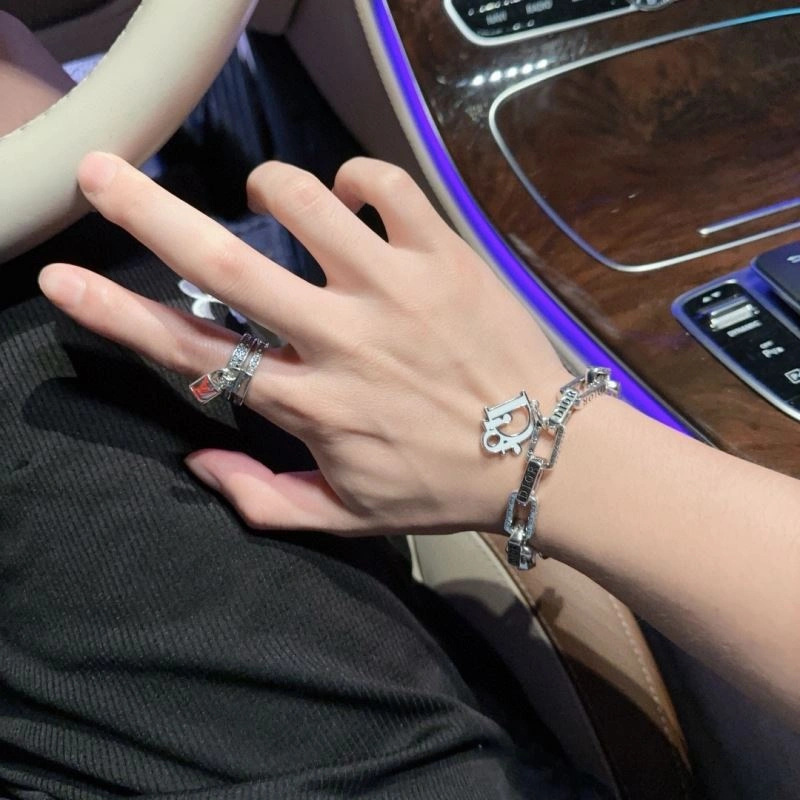Stylish Christian Dior Bracelets 235391