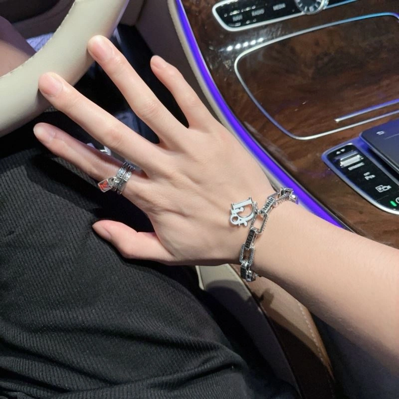 Stylish Christian Dior Bracelets 235391
