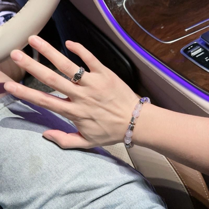 WrinkleFree Christian Dior Bracelets 235369