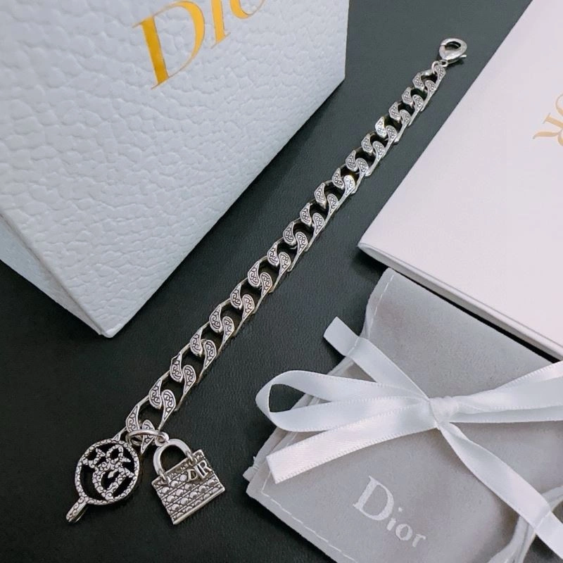 Trendy Christian Dior Bracelets 235376