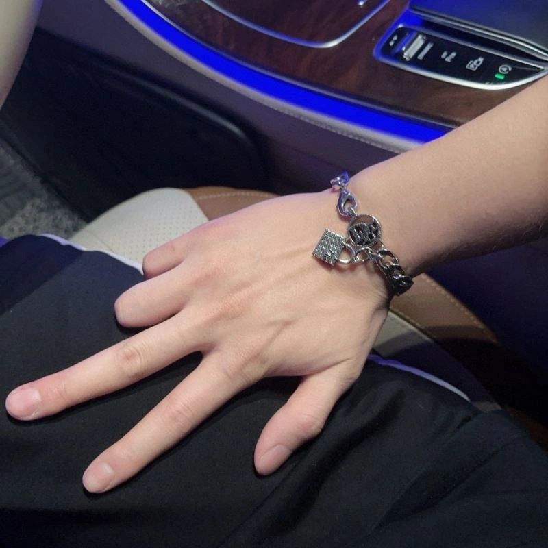 Trendy Christian Dior Bracelets 235376