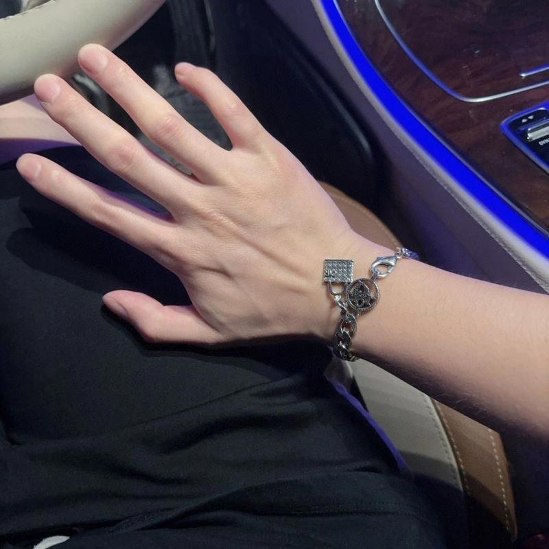 Trendy Christian Dior Bracelets 235376