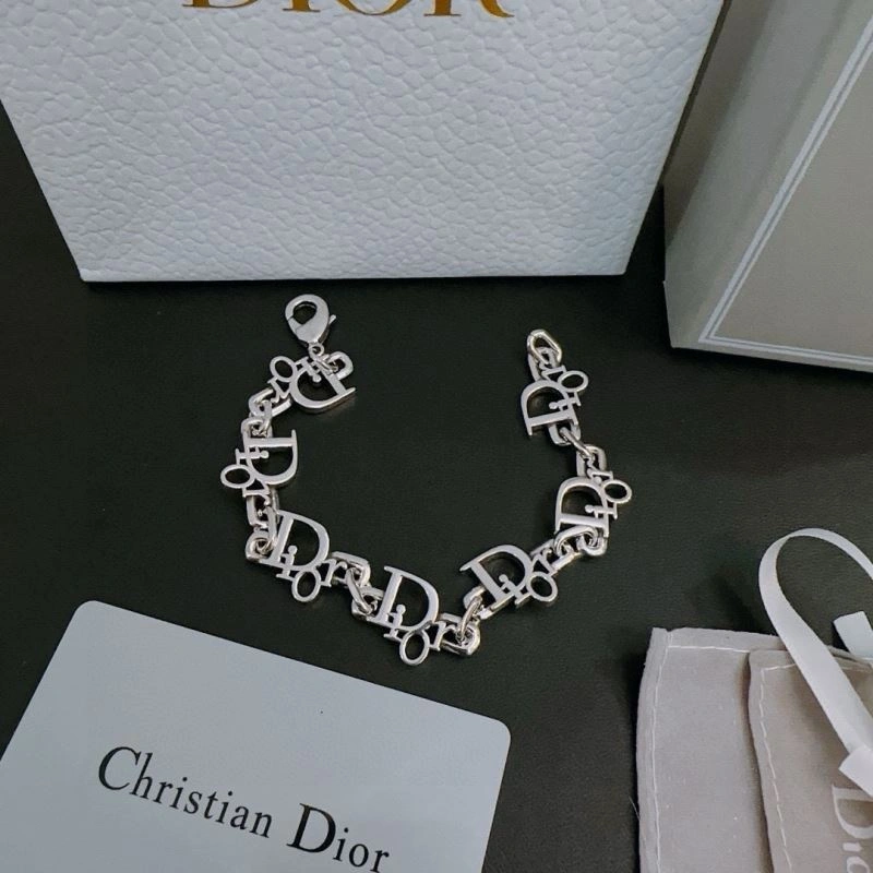 Timeless Christian Dior Bracelets 235350