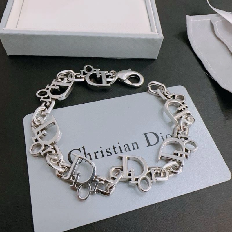 Timeless Christian Dior Bracelets 235350