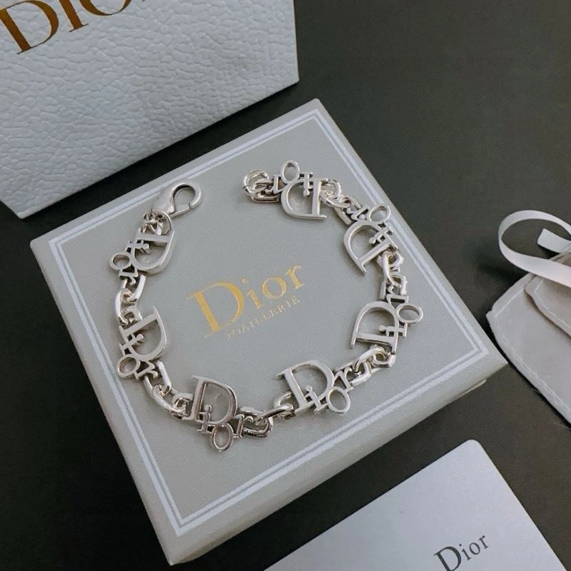Timeless Christian Dior Bracelets 235350