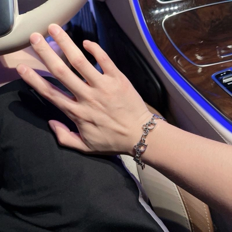 Timeless Christian Dior Bracelets 235350