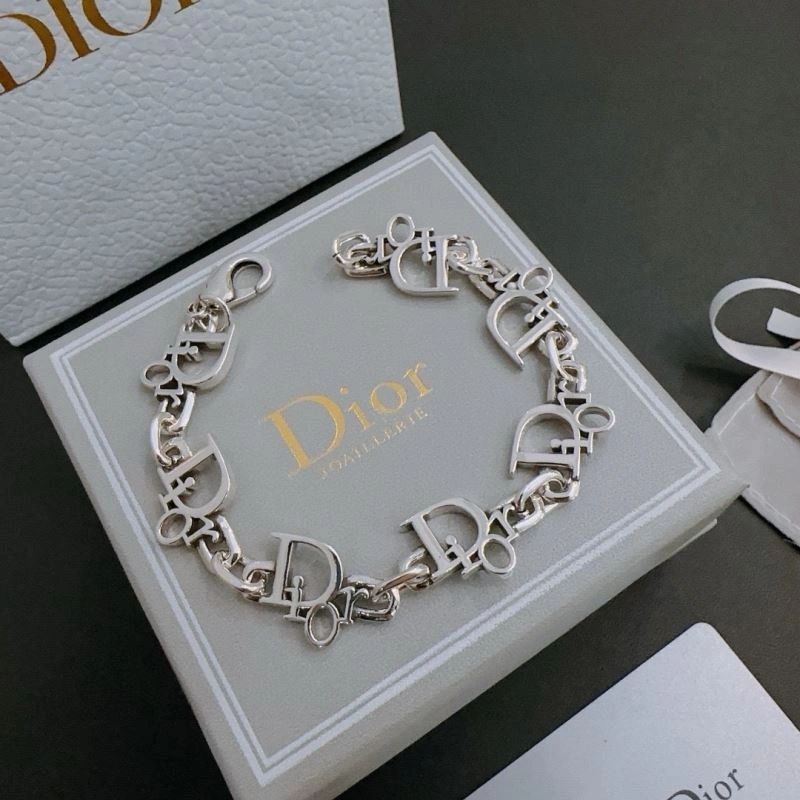 Timeless Christian Dior Bracelets 235350