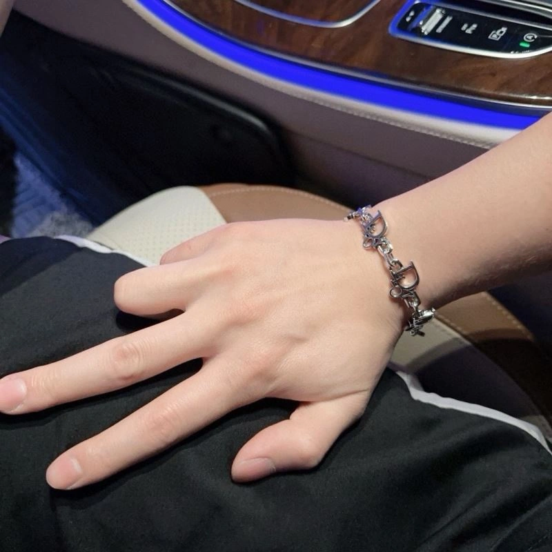 Timeless Christian Dior Bracelets 235350