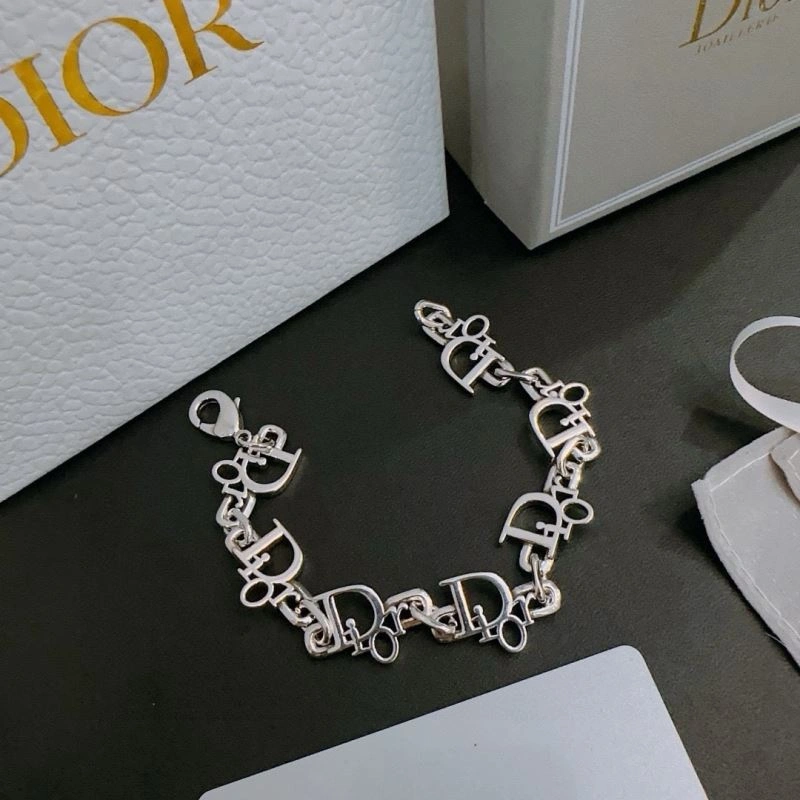 Timeless Christian Dior Bracelets 235350