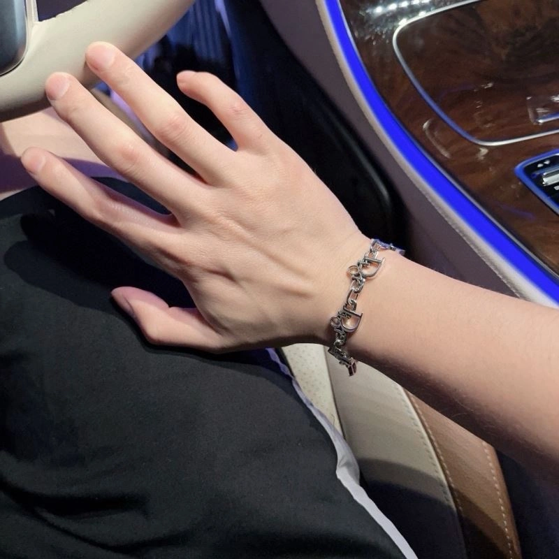 Timeless Christian Dior Bracelets 235350