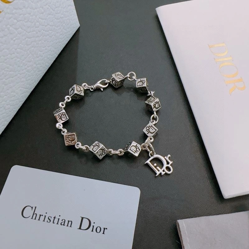 Casual Christian Dior Bracelets 235162