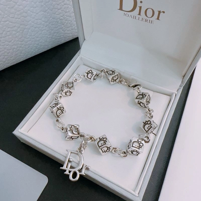 Casual Christian Dior Bracelets 235162