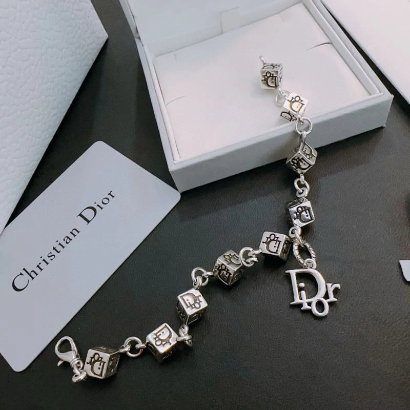 Casual Christian Dior Bracelets 235162