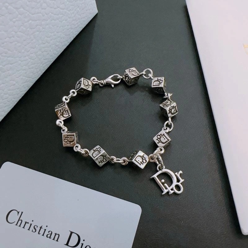 Casual Christian Dior Bracelets 235162