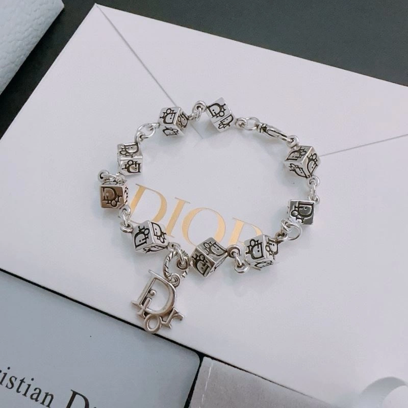 Casual Christian Dior Bracelets 235162